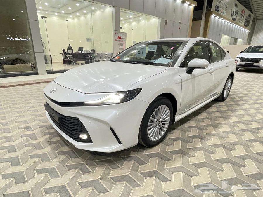 Toyota Camry LE gasoline model 202563206914451074113
