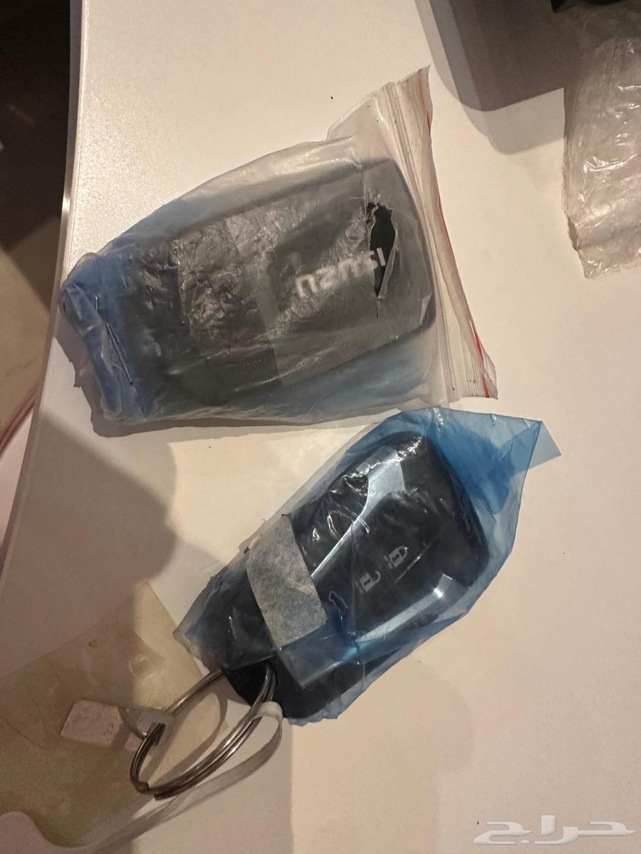 Two remote controls mux2023 Isuzu63204890710530111