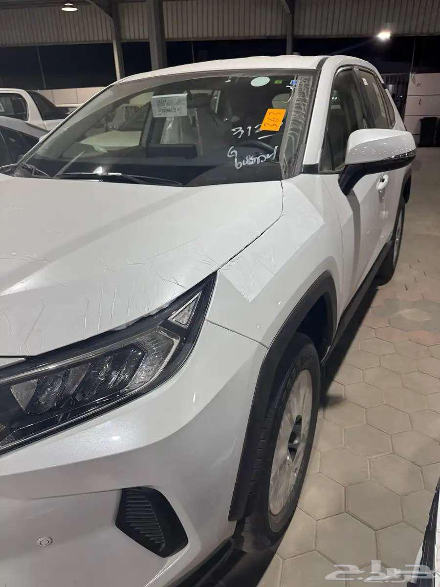 Toyota RAV4 LE gasoline standard without 4WD 202563202723432834112