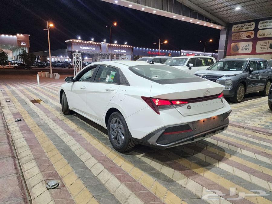 Hyundai Elantra Smart 2.0 Saudi 202563205935529218113