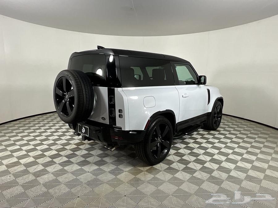 Defender 90 V8 eight-cylinder 2022 at a special price63202695764737113