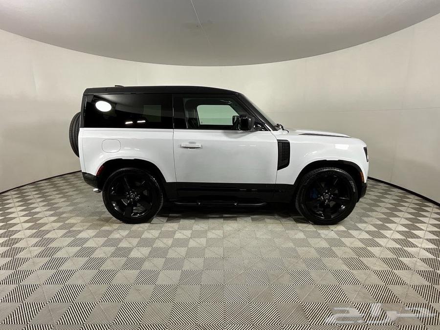 Defender 90 V8 eight-cylinder 2022 at a special price63202695764737114