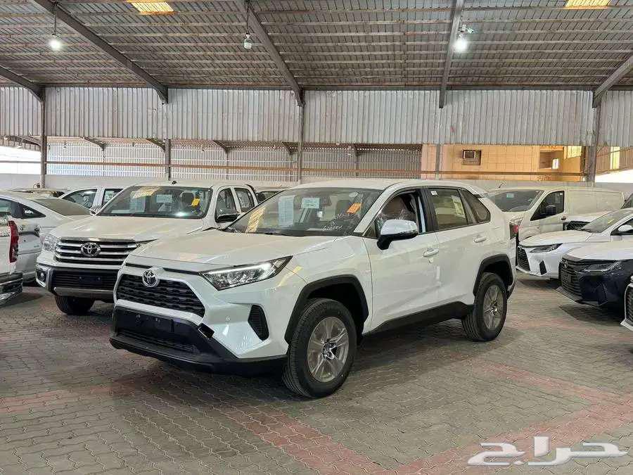 Toyota RAV4 LE Standard Double Gas White 202563201183714947112