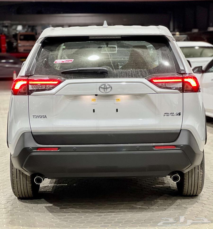 Toyota RAV4 LE Front-wheel Drive Gasoline 202563201705035266113