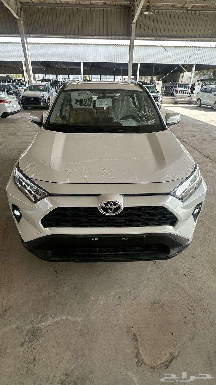Toyota RAV4 XLE Half Full 202563188203141763111