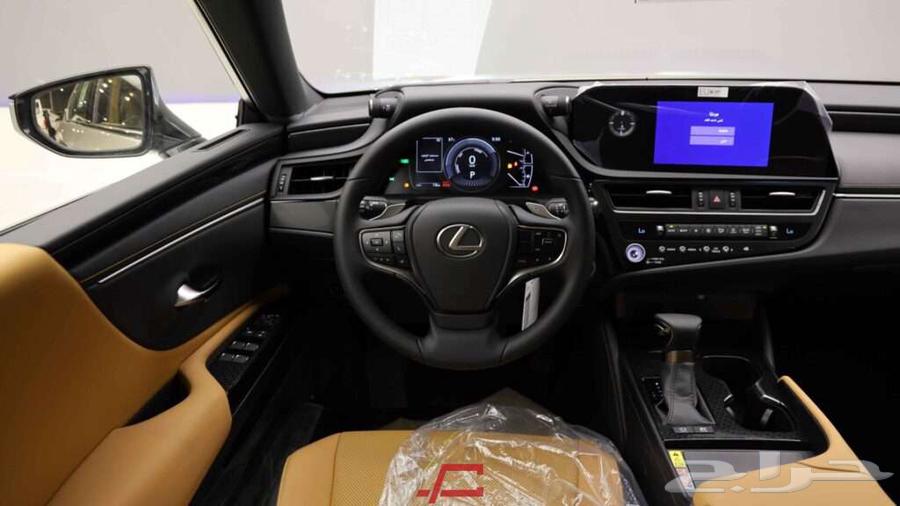 Lexus ES models are available in Saudi Arabia with zero-profit two-payment financing options.63152346323457114