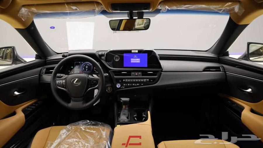 Lexus ES models are available in Saudi Arabia with zero-profit two-payment financing options.63152346323457112