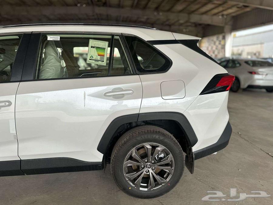 Toyota RAV4 XLE Half Full 202563188203141763112
