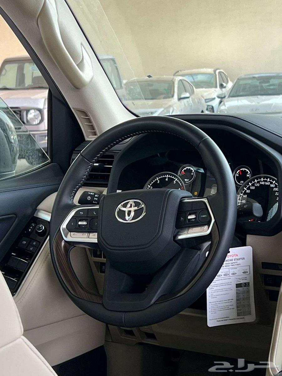 تويوتا لاند كروزر بريمي اسود 202463184258220673111