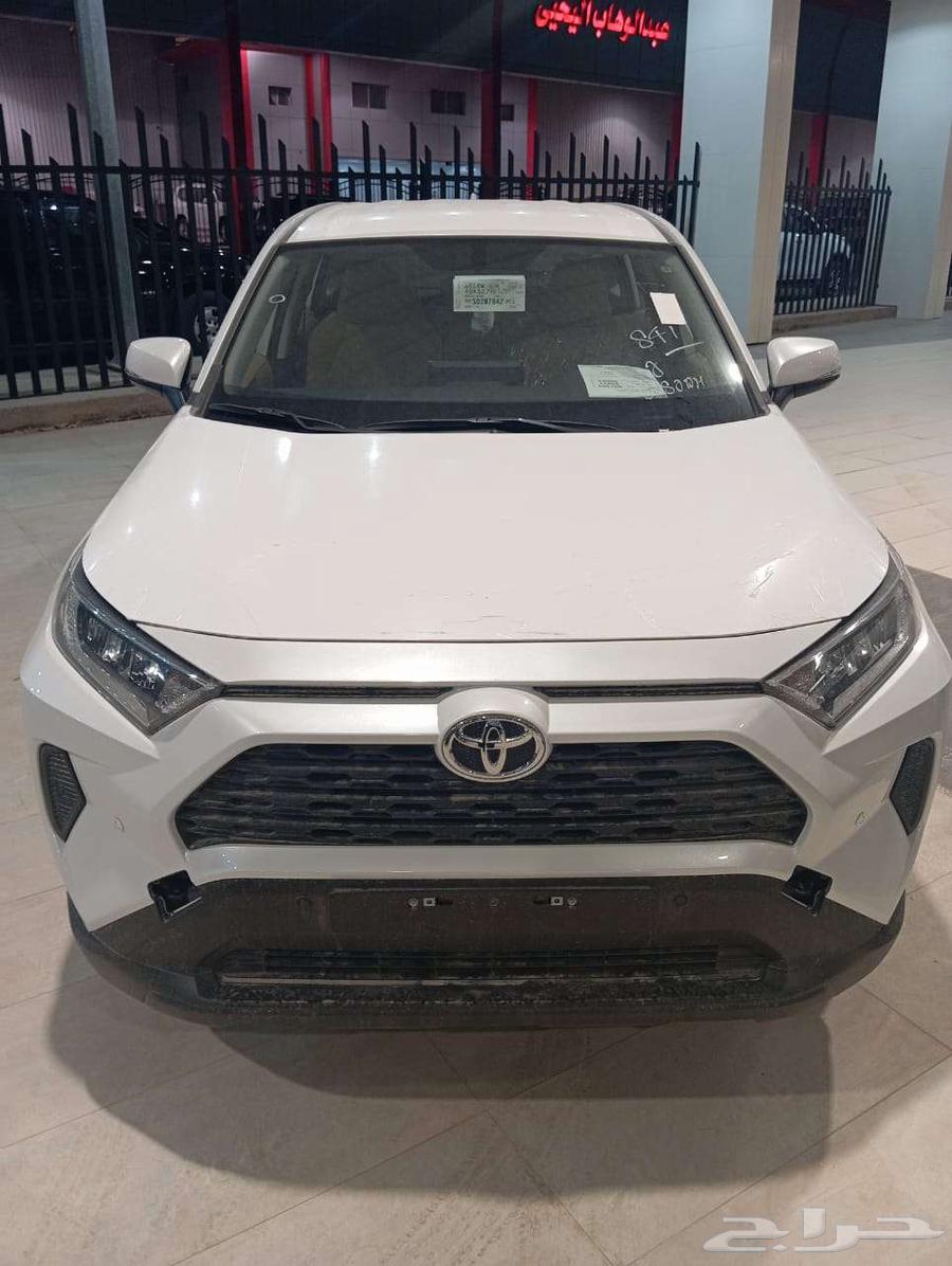 Toyota RAV4 LE Standard without double gasoline 202563181803517827111