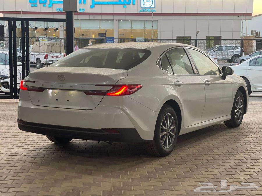 تويوتا كامري فئة E بنزين 2025 لدى شركة ابن ذياب للسيارات63183782591107112