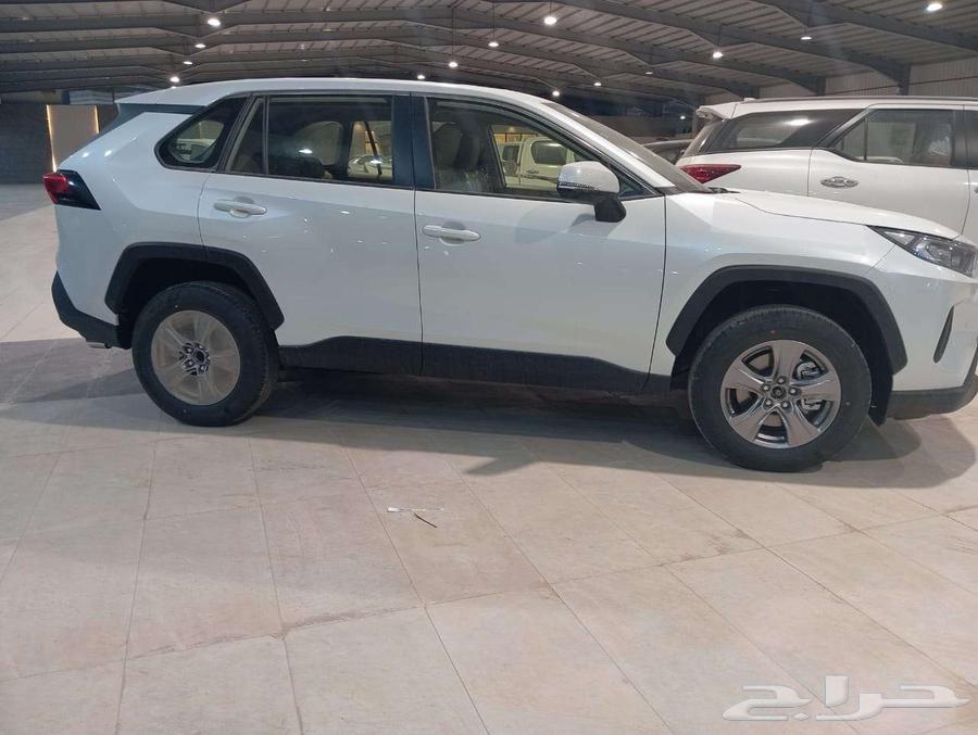 Toyota RAV4 LE Standard without double gasoline 202563181803517827113