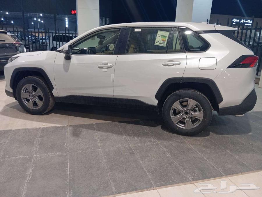 Toyota RAV4 LE Standard without double gasoline 202563181803517827114