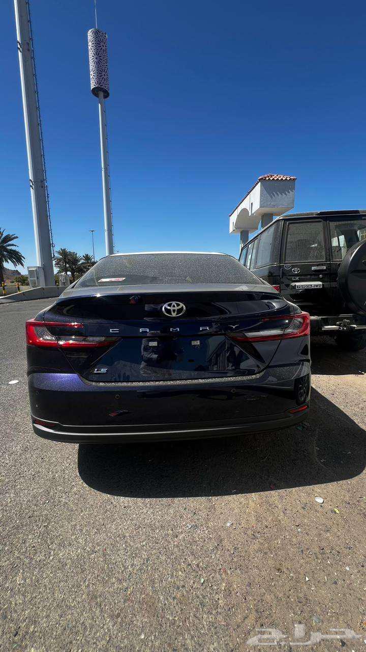 Toyota Camry LE gasoline (navy blue) cash and financing 202563180411790851113