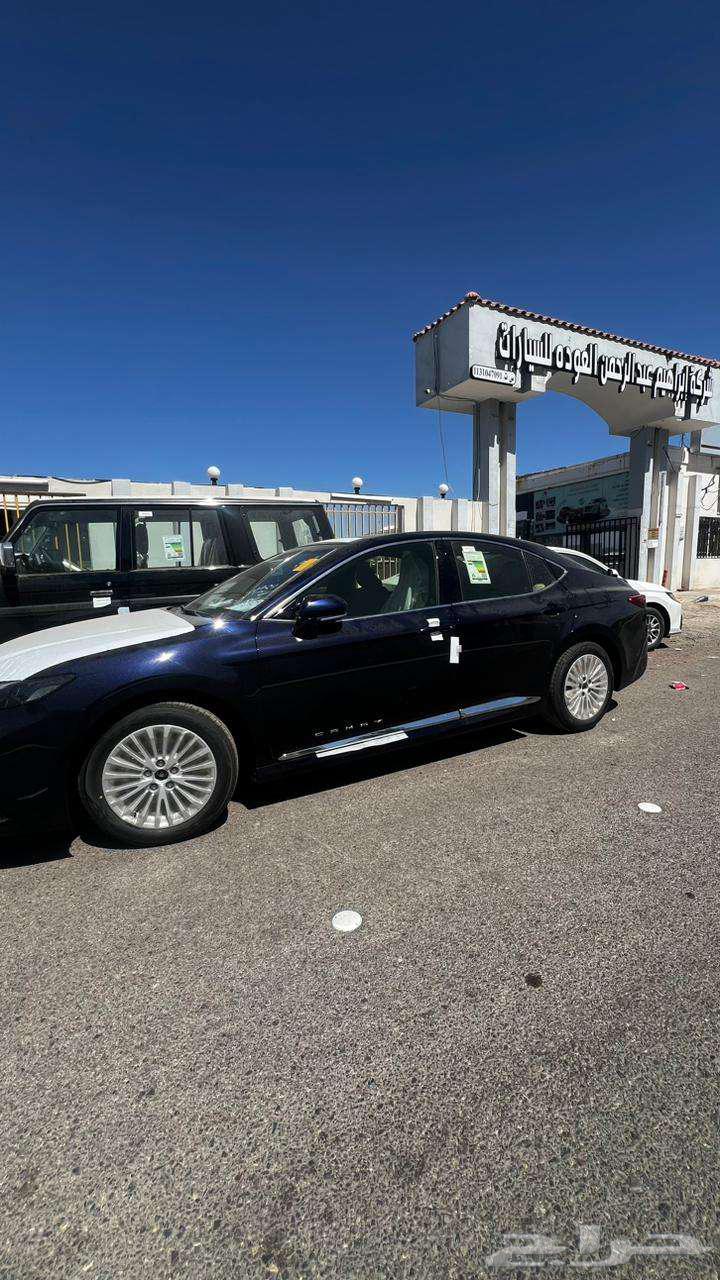 Toyota Camry LE gasoline (navy blue) cash and financing 202563180411790851112