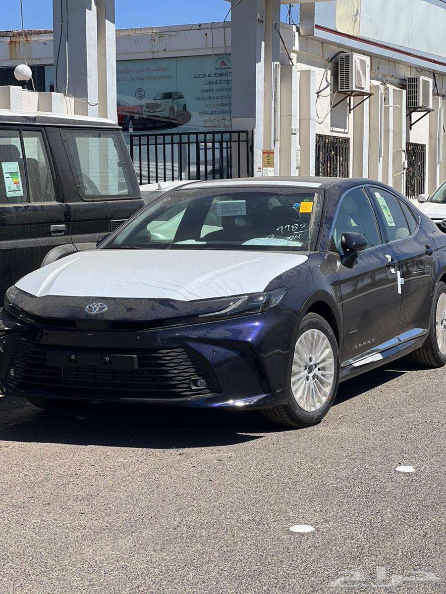 Toyota Camry LE gasoline (navy blue) cash and financing 2025631804117908511117