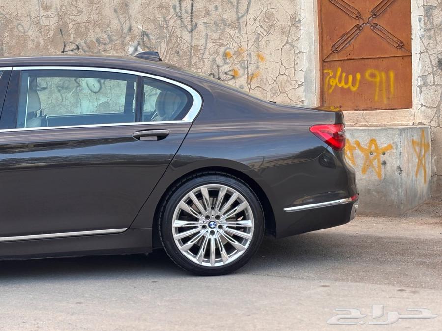(( تم البيع )). BMW 750 Li63178928905730112