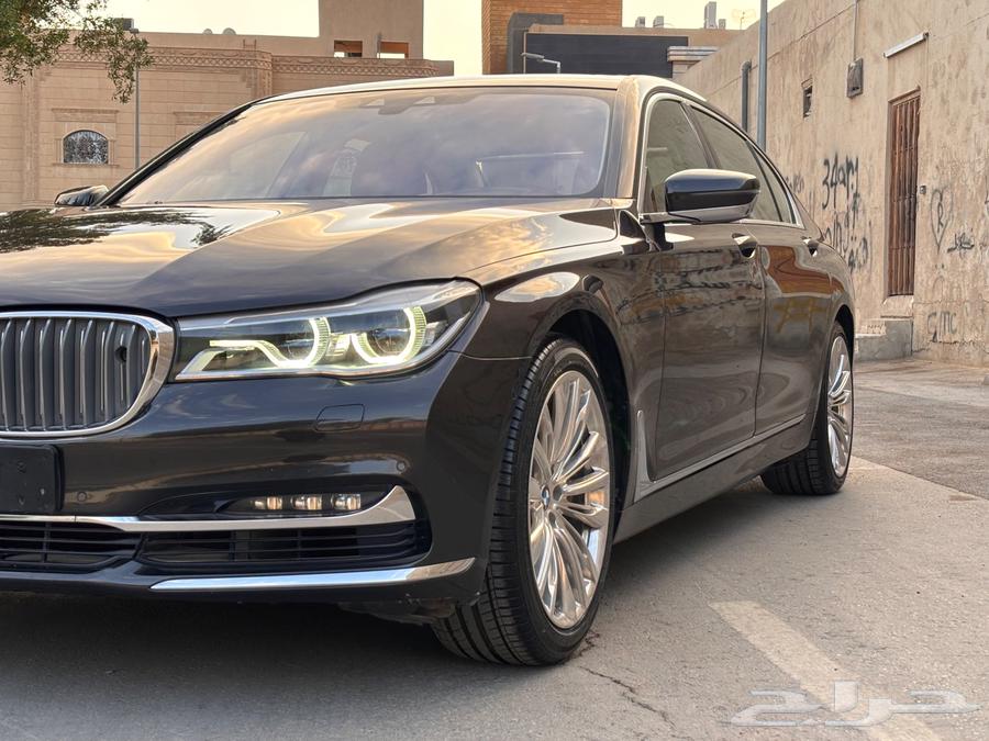 (( تم البيع )). BMW 750 Li63178928905730113