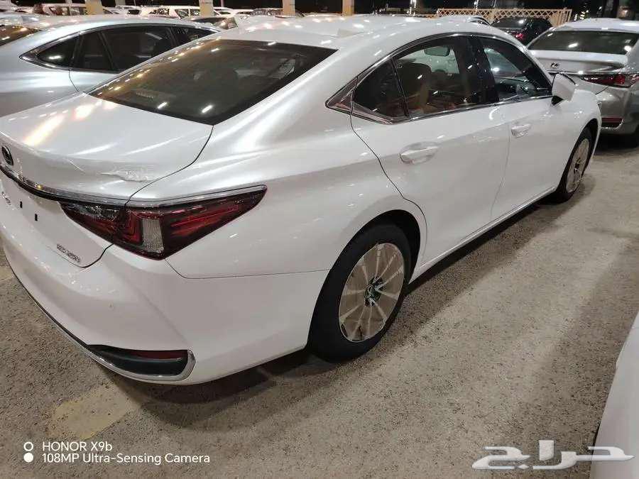 Lexus ES 250 gasoline. AA model 2024, one unit only63178942749827114