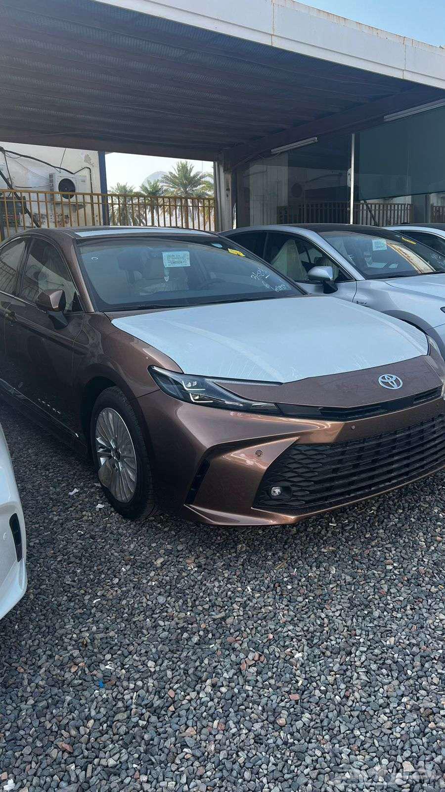 Toyota Camry LE Gasoline 2025 Cash and Financing (Light Brown)631722627828491128
