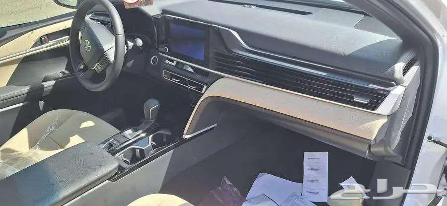 تويوتا كامري LE بنزين فتحة سقف 202563171778379649111