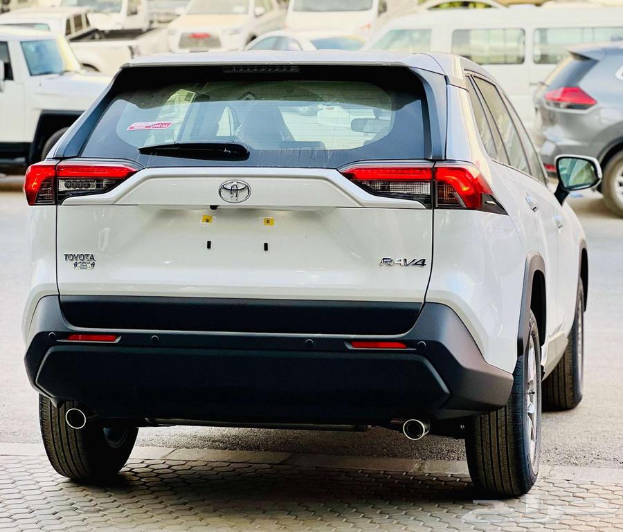 Toyota RAV4 LE Front-Wheel Drive Gasoline 202563172738304897114