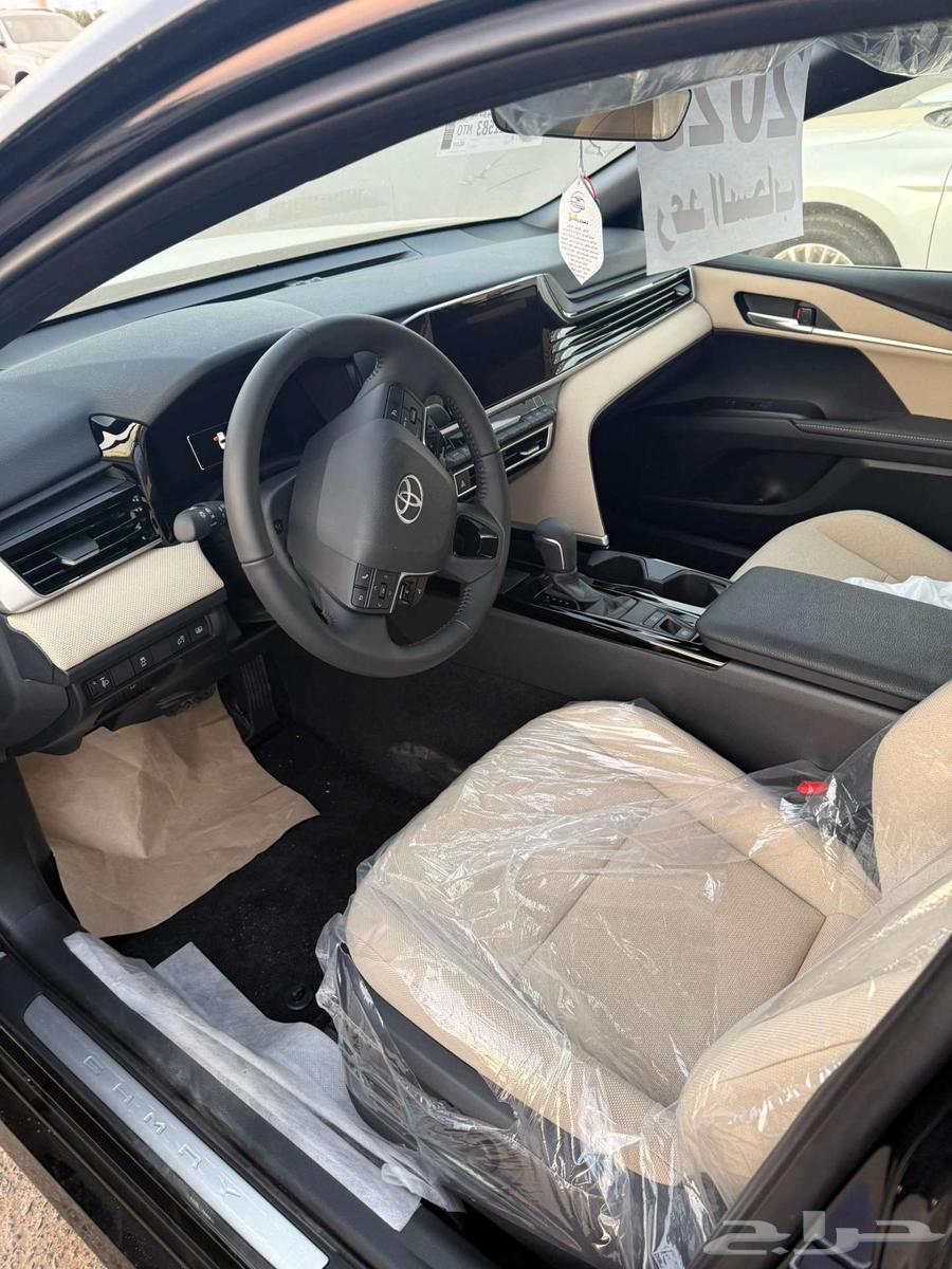 تويوتا كامري نص فل 2025 بنزين63170449997698113