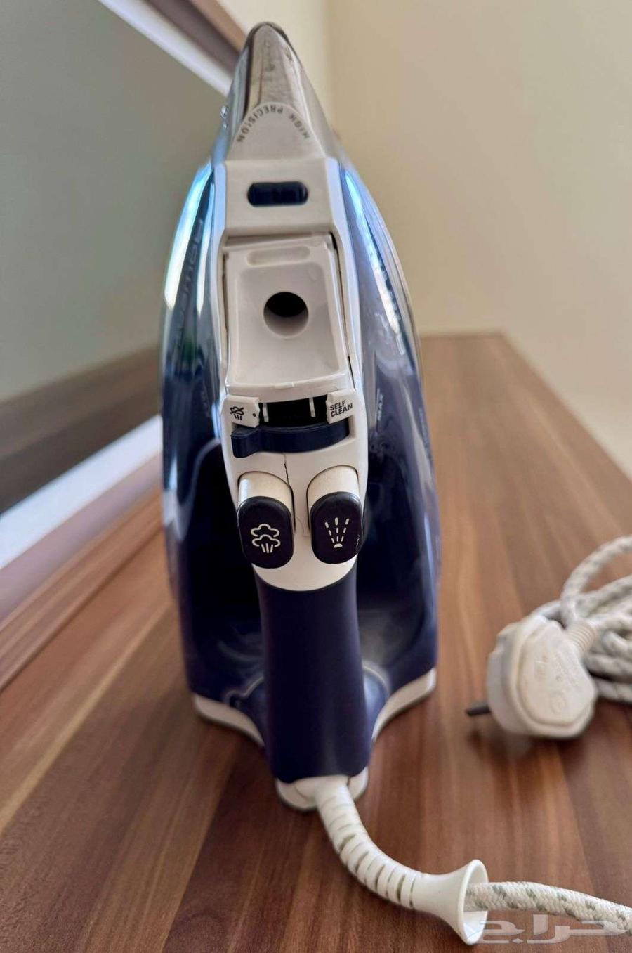 Ravelli German Steam Iron and Table63105268123521111