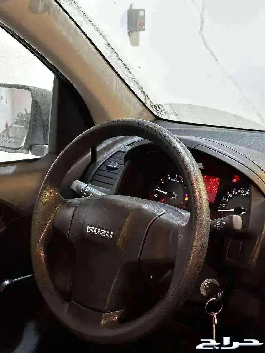 Isuzu D-Max 2025, two guarantees (institutional company installments)63159755007746114
