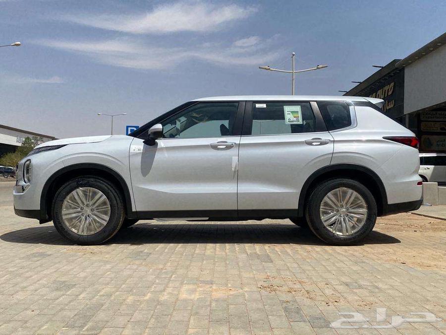 Mitsubishi Outlander Standard 5-Passenger Saudi 202463159755468546113