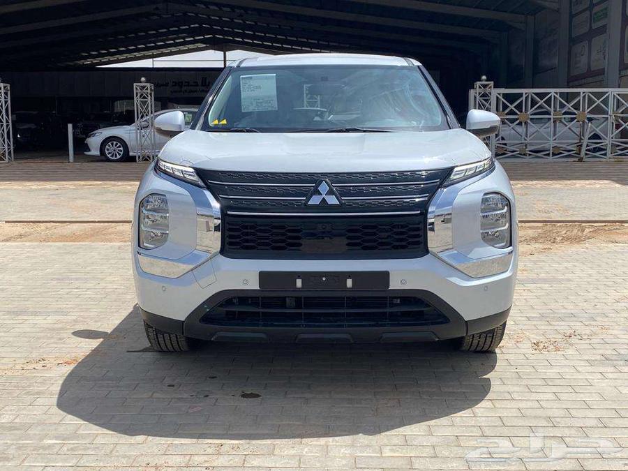 Mitsubishi Outlander Standard 5-Passenger Saudi 202463159755468546112