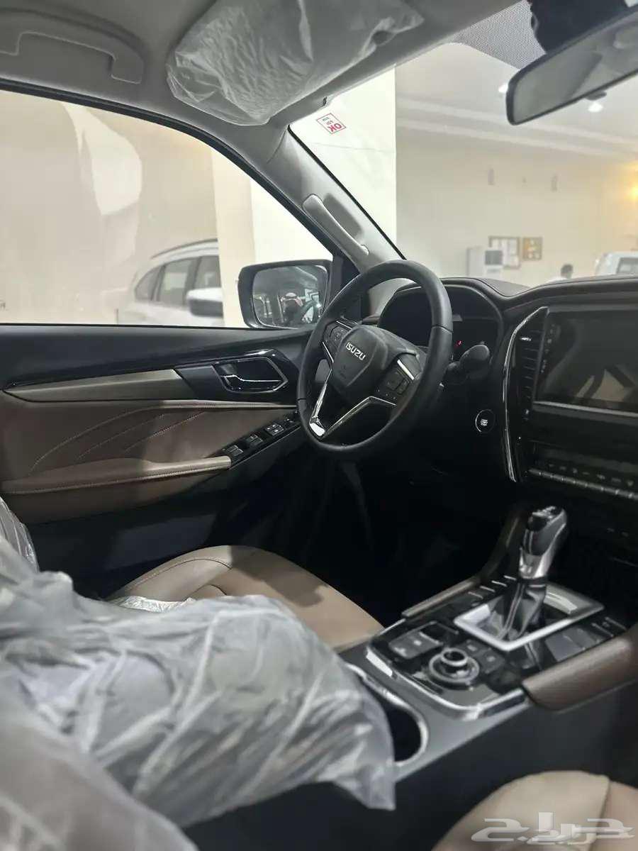 Isuzu MUX full option, double cab, special offer, Al-Issa imported, large screen, zero kilometers63156557183619114
