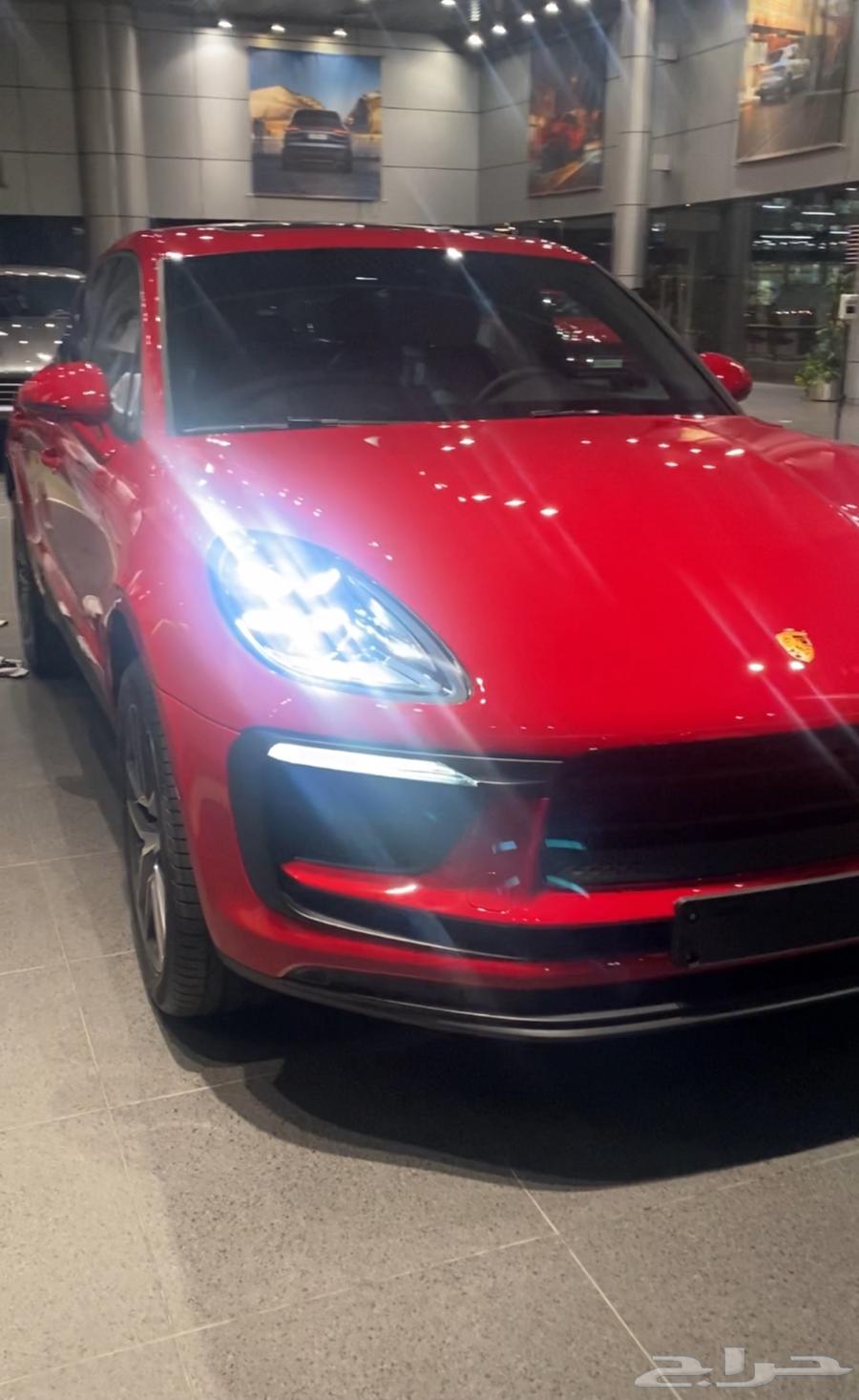 Porsche Macan Red 202263153743829379110