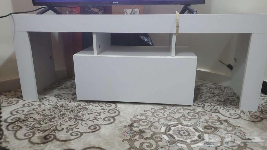 طاولة للبيع كبيرة و سليمه تنفع لزينه و لتلفزيون63098574864642112