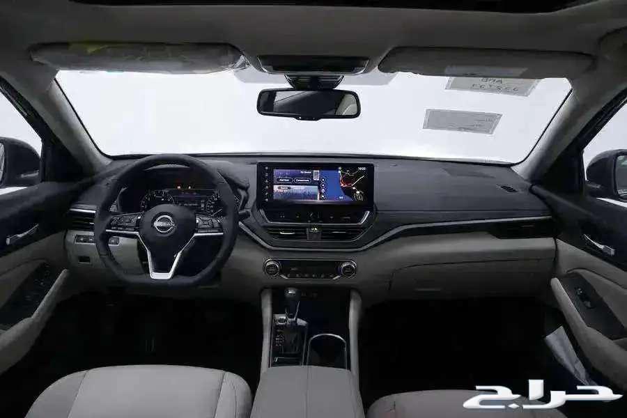 Nissan Tiida SV trim for model year 2025631514512826911112