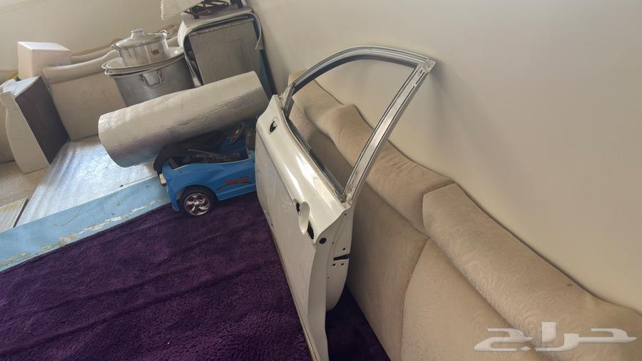 2019 Camry Hybrid, arrived with damage to the door, as clearly shown in the pictures.63147736094721111