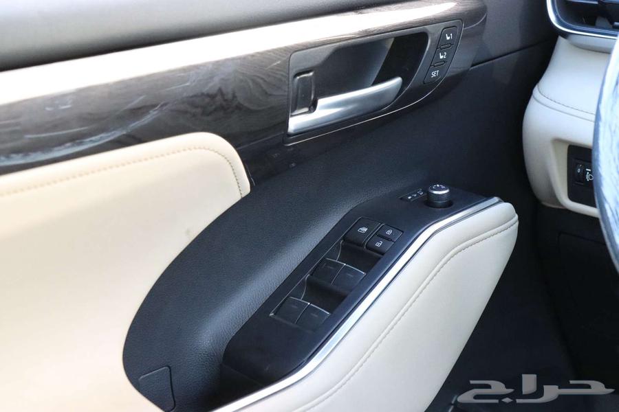 Toyota Highlander Limited Hybrid Model 202463145367801474112