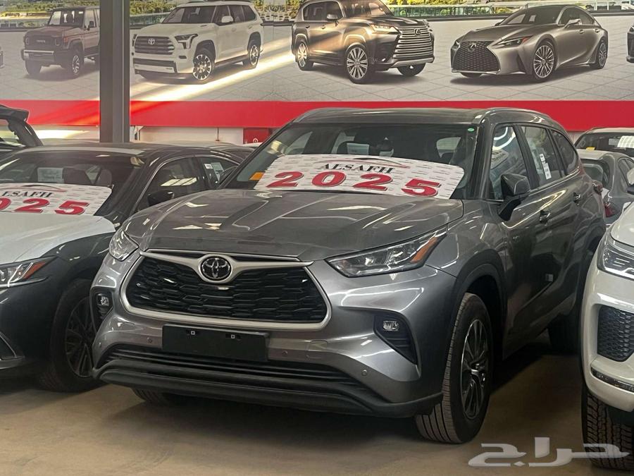 The Highlander GLE Full Hybrid Model 25 is the least expensive option in its class.63145371523331111