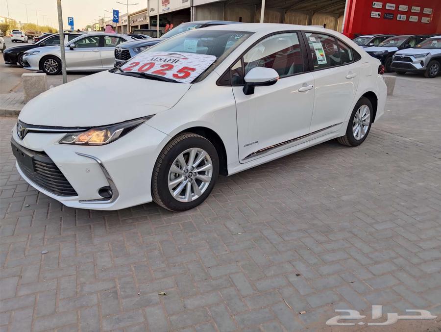 Toyota Corolla upgraded rims, 2.0 engine, 2025 model available at Al-Safah63147263284995112