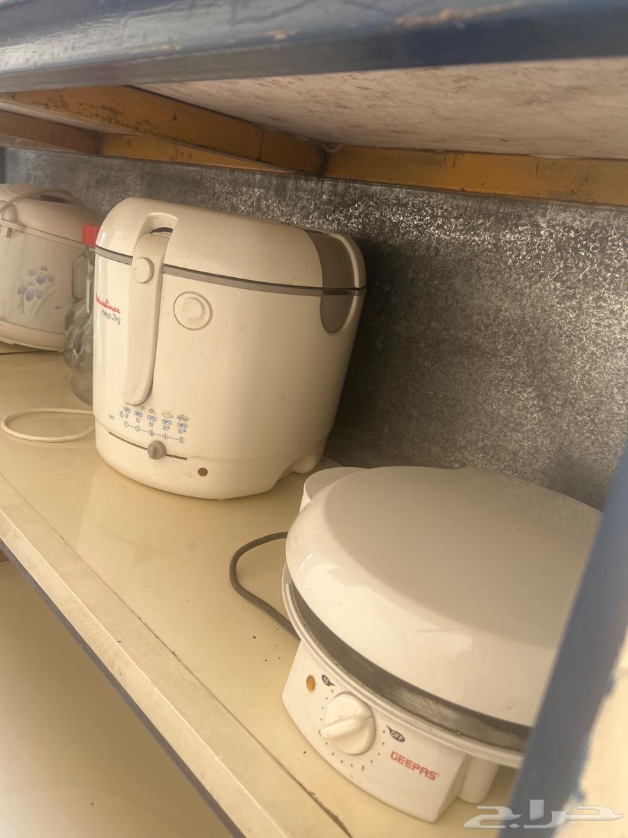 Electrical appliances and an iron cabinet63476814071298113