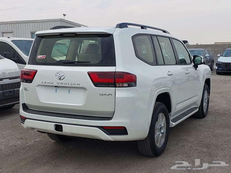Toyota Land Cruiser L2 gasoline model 2025 cash and installments63142175287937112