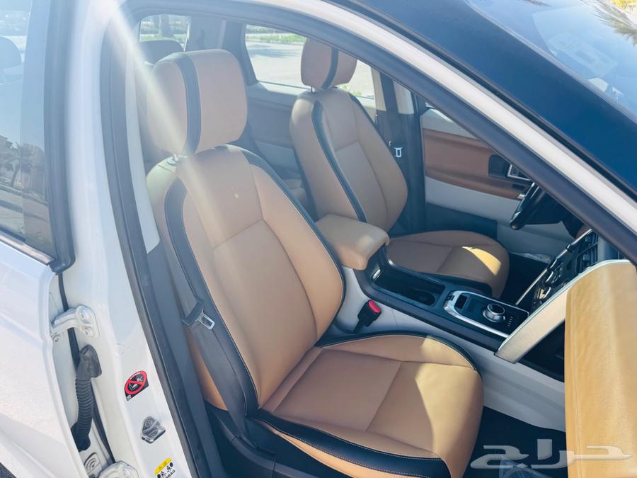 Car for sale with agency warranty, three rows of seats and very clean63140212583427111