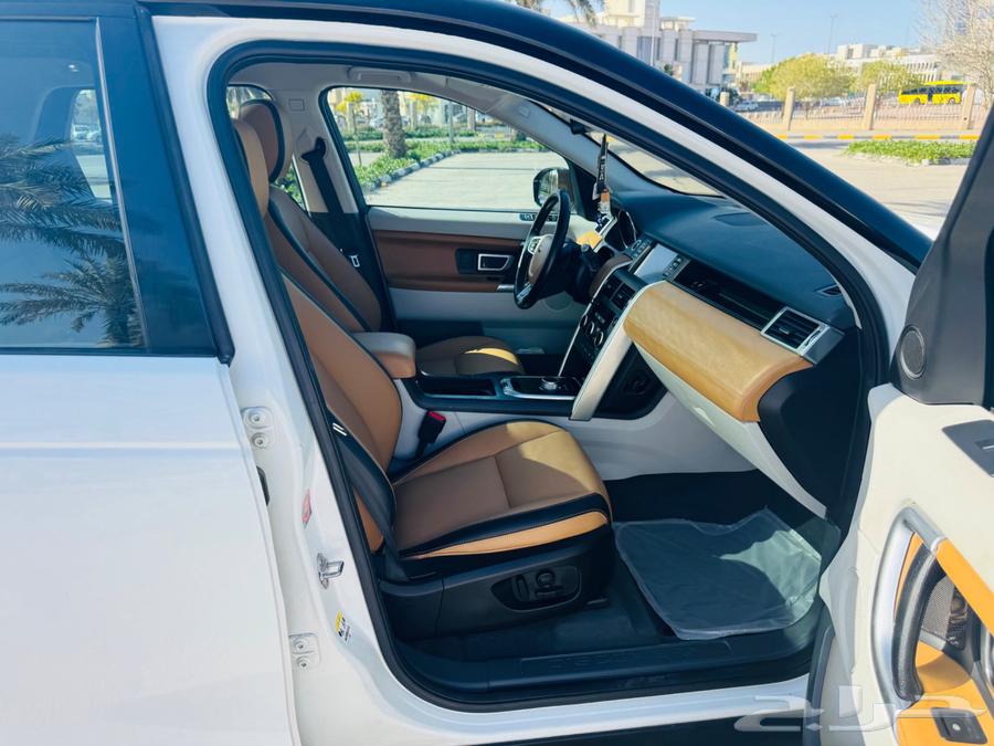 Car for sale with agency warranty, three rows of seats and very clean63140212583427114