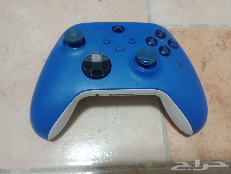Xbox Series X and Xbox One controllers63093352307457114