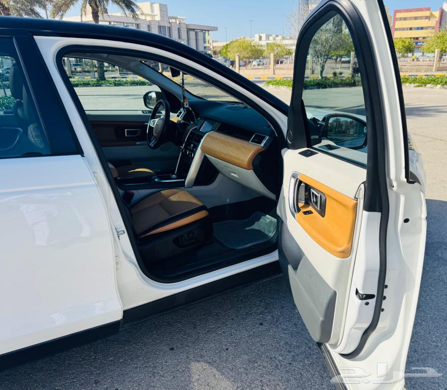 Car for sale with agency warranty, three rows of seats and very clean63140212583427112