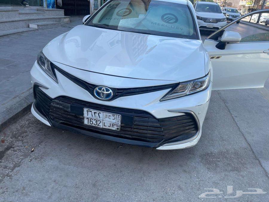 Pearl white Platinum 2023 Toyota Camry Hybrid.63137364272897113