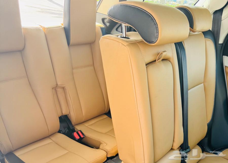 Car for sale under agency warranty, 3 rows of seats and very clean631240152386581123