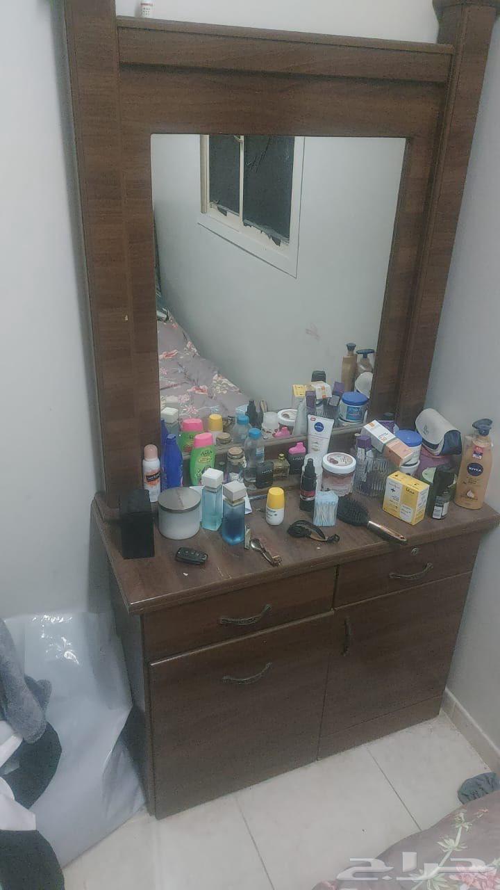 غرفة نوم بحاله جيده سرير حجم كينج630781524025611115