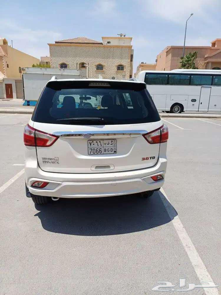 Isuzu MU-X 2019 Diesel Jeep without double cab 55,000 KM63121823626371113