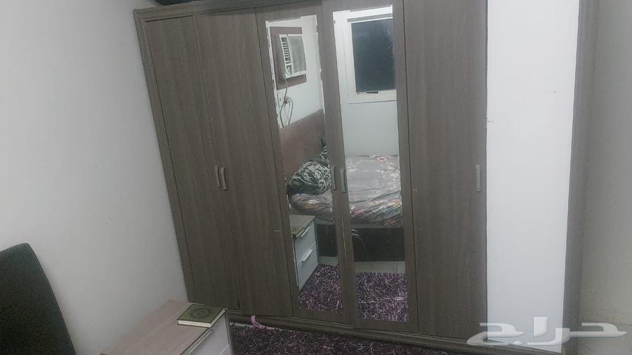 غرفة نوم بحاله جيده سرير حجم كينج63078152402561111